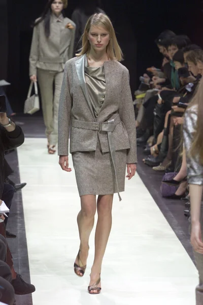 Look 3